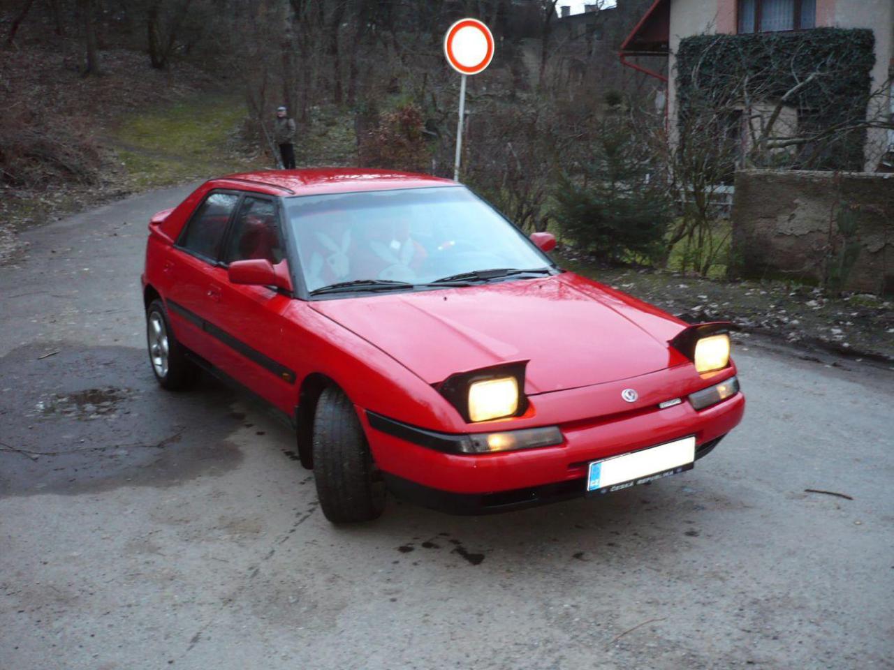 Mazda 323 с открывающимися фарами